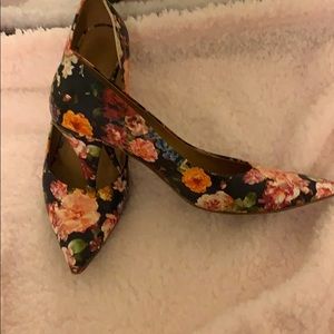 Nine West floral pump
